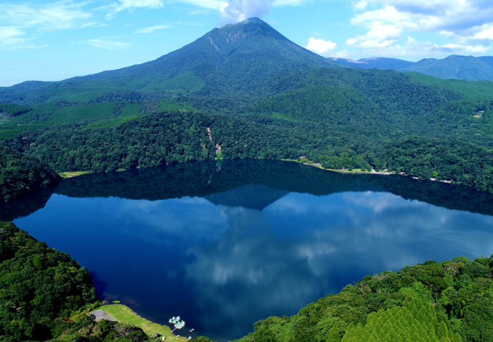 火口湖畔靜謐之旅